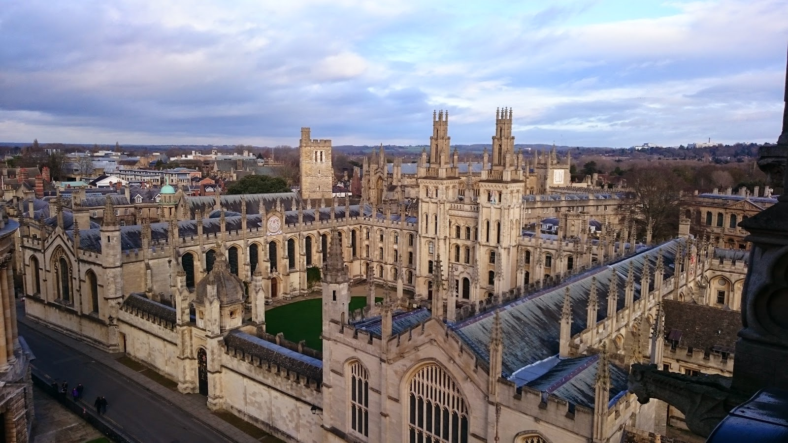 南星教育带你看2022年英国留学热门推荐专业